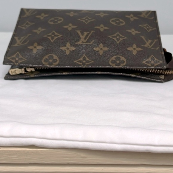 COPY - Louis Vuitton Toiletry Pouch 19 - Picture 9 of 13